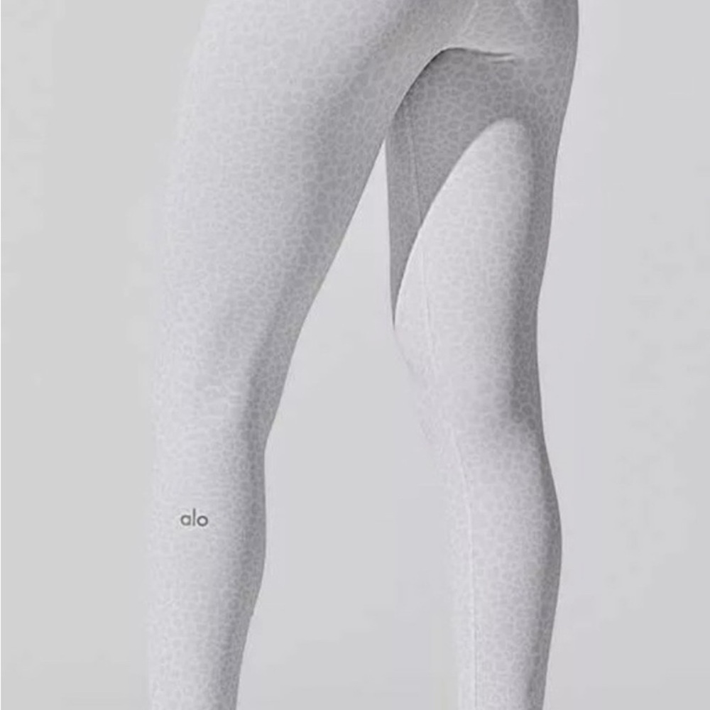 ALO Yoga Cream Leopard Print Leggings